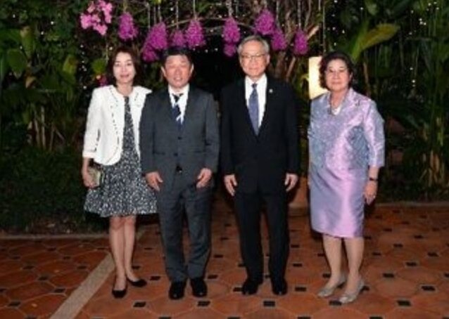 茂木敏充と妻（奥さん）栄美さんのベトナム訪問時の様子・ツーショット